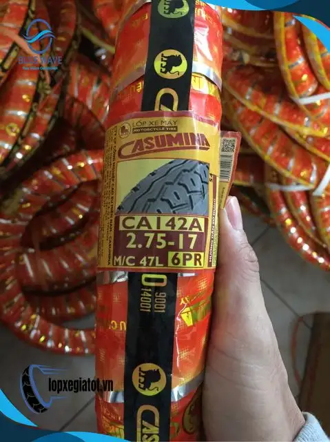 app-shipxanh-manager2FKd7aAP4jn9T8G7HNgYqdv6btcL432Fimages-upload-backend2F6157dbc6869934ddb7720e82120dd3e7.webp Vỏ Lốp 2.75 -17 Casumina 6Pr vỏ sau Wave alpha, Future, Sirius, Jupiter, RS, axelo,